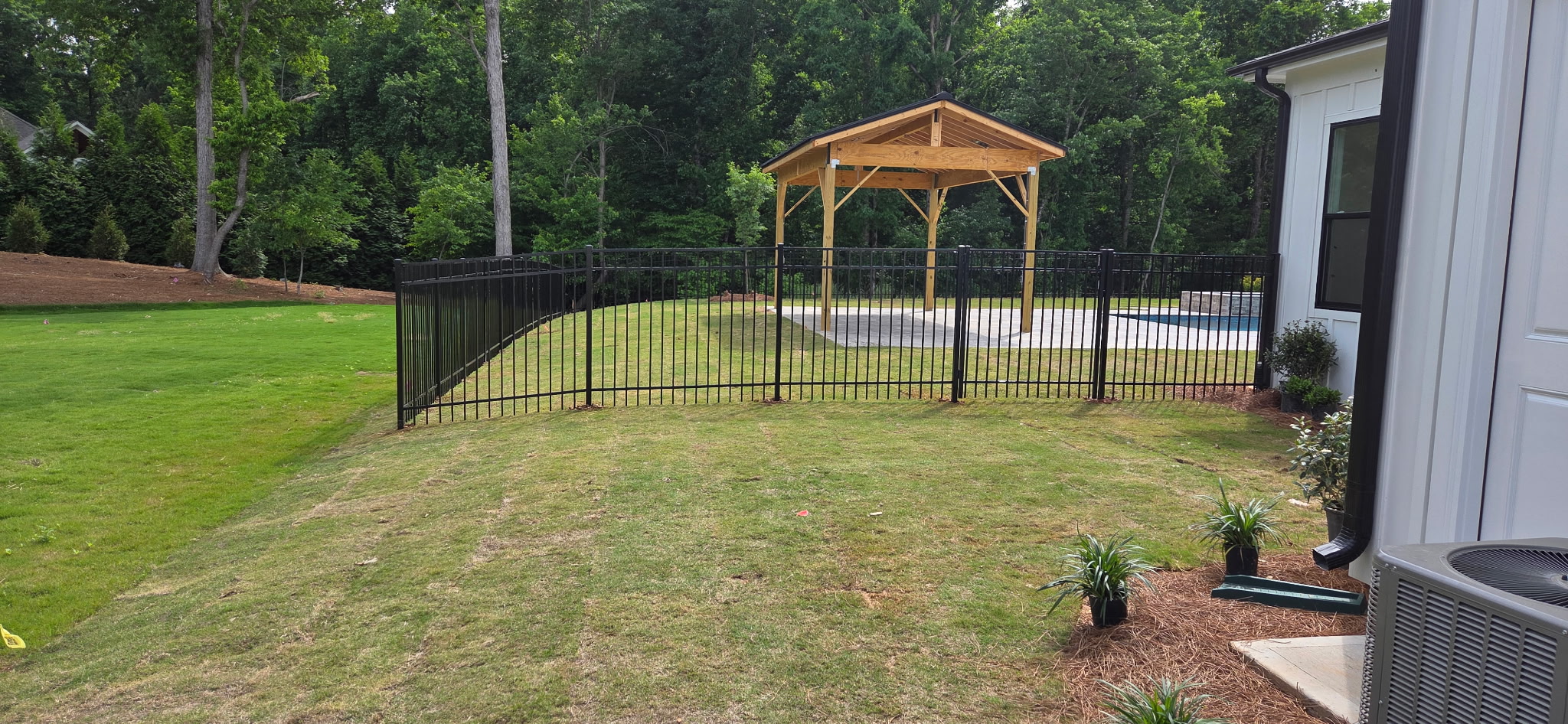 33611 Aluminum Fence Cost in Charleston, SC: What Actually Drives the Price