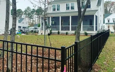 Aluminum Pet Fencing in Johns Island: Secure Yard Designs That Still Look Clean and Premium